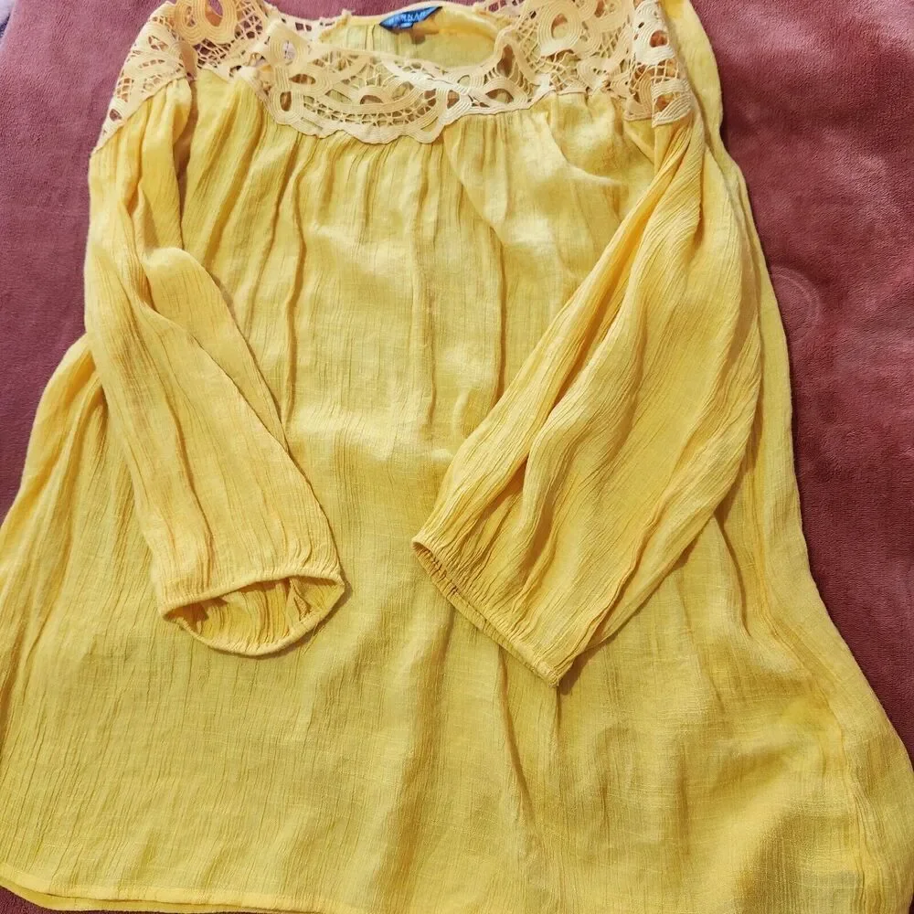 Hannah Yellow Blouse Size 2X Lightweight.  New